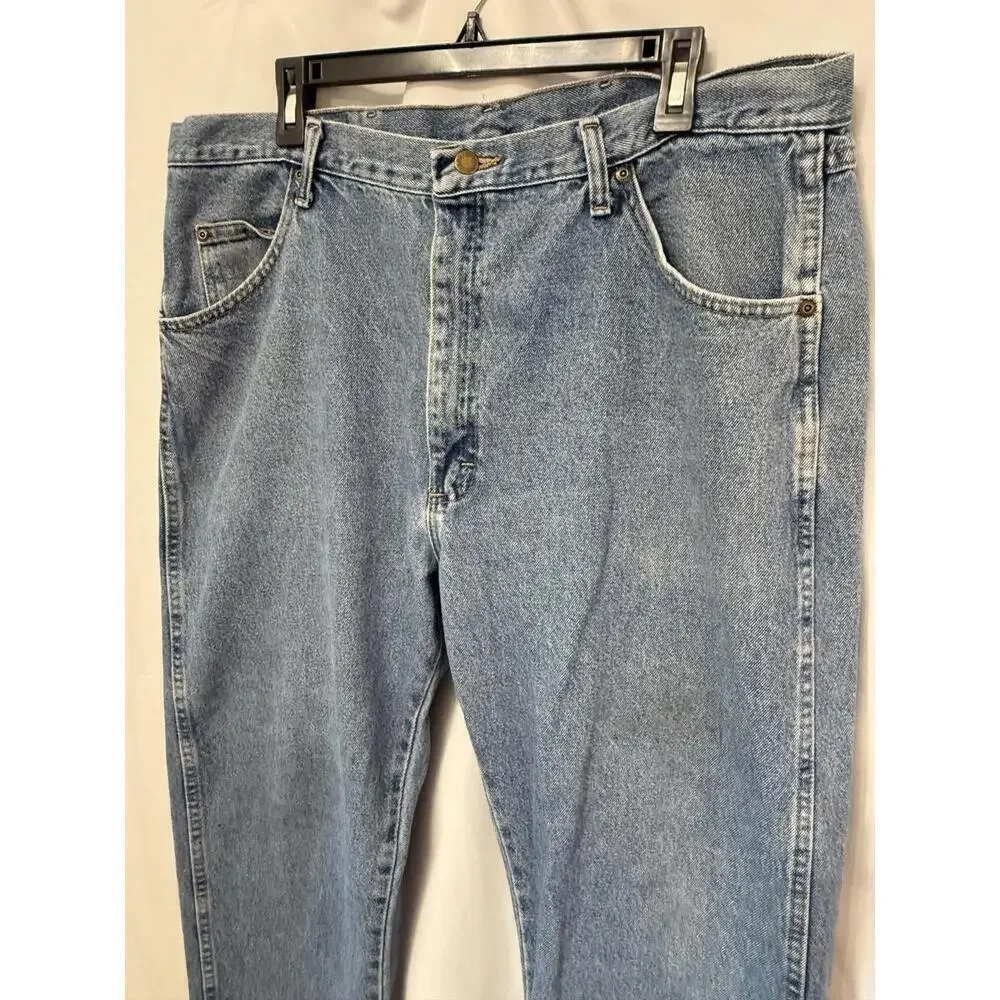 Wrangler Jeans Mens 40x30 Blue Straight Fit Denim Classic Casual 5 Pocket Style